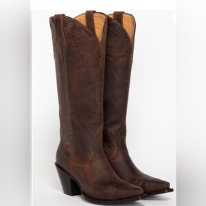 Shyanne Charlene Women's boots size 6 used very good condition minor wear.